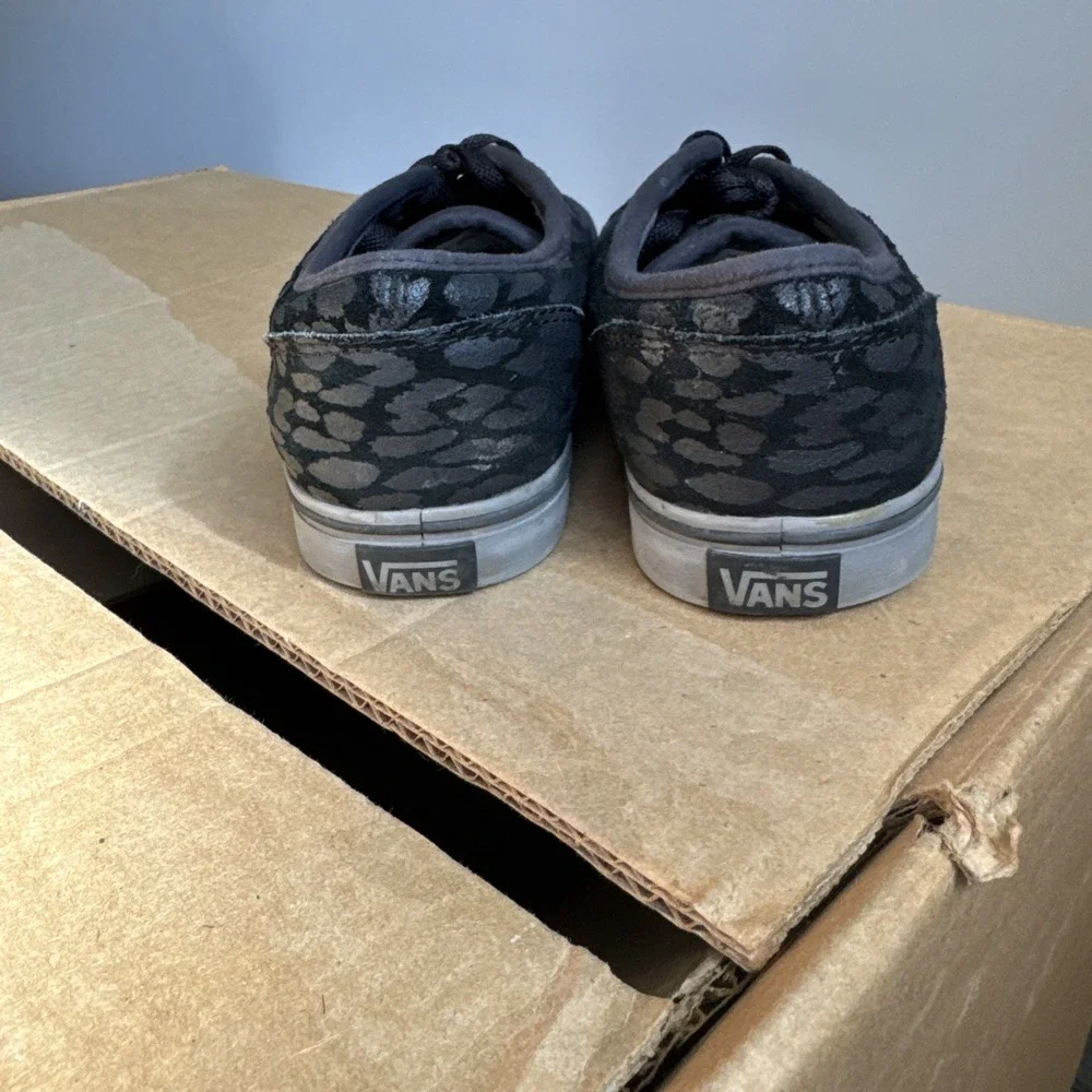 Vans Suede Leather Skateboard Sneakers Shoes Womens 9 Low Top Black Animal Print